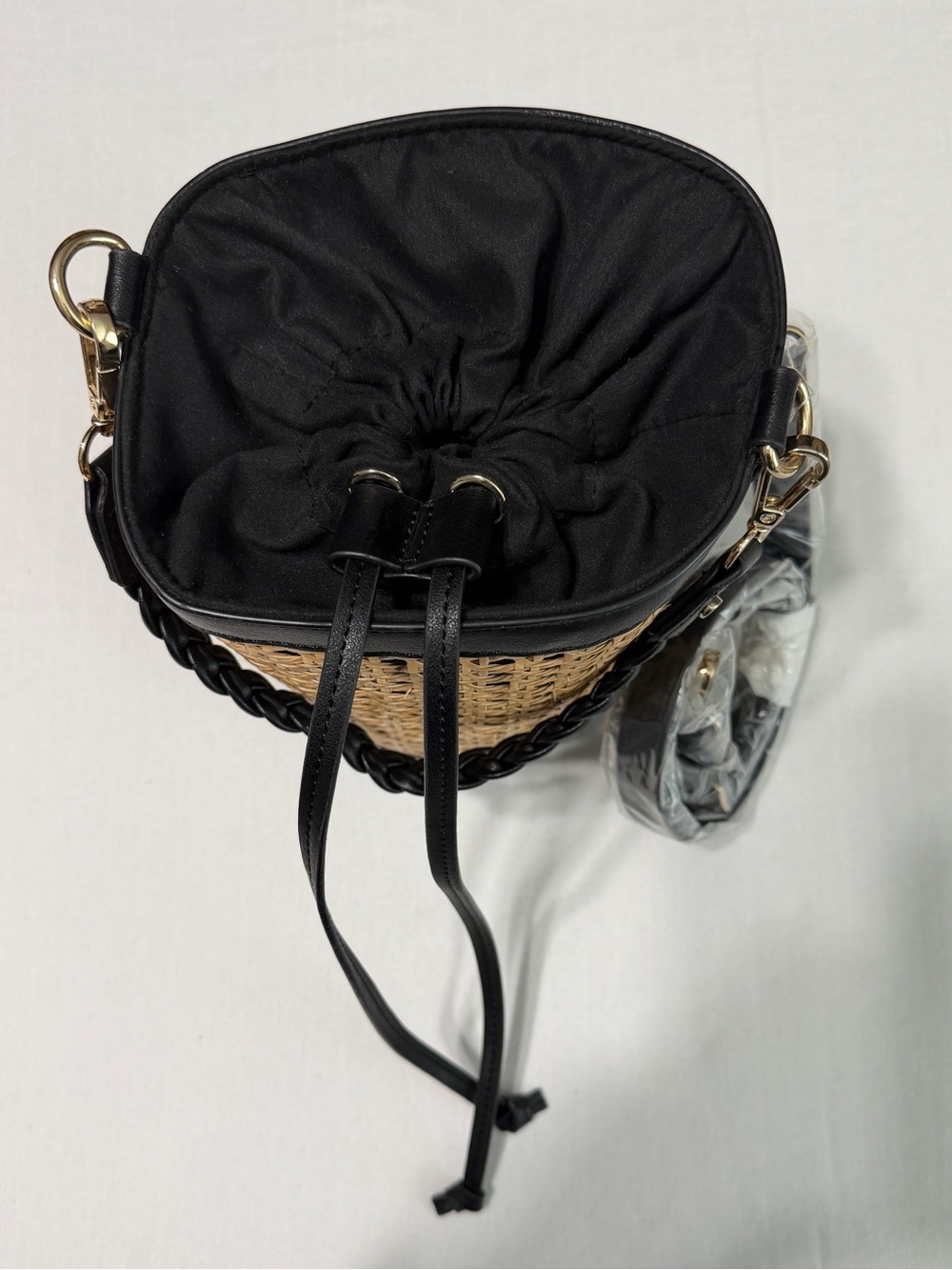Tommy Bahama Rattan Bucket Bag NWT - Picture 5 of 7